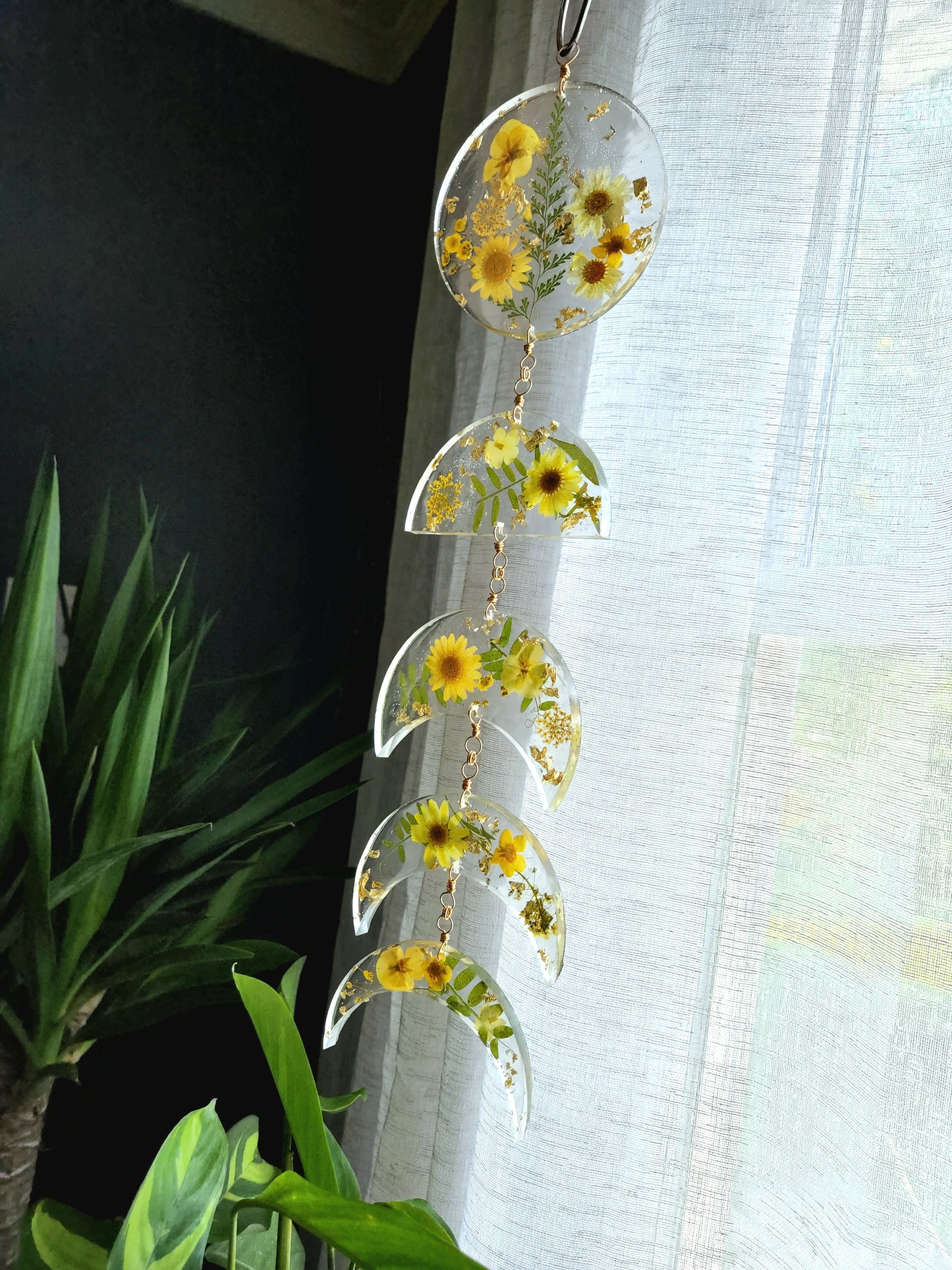 Floral moon phase hanger