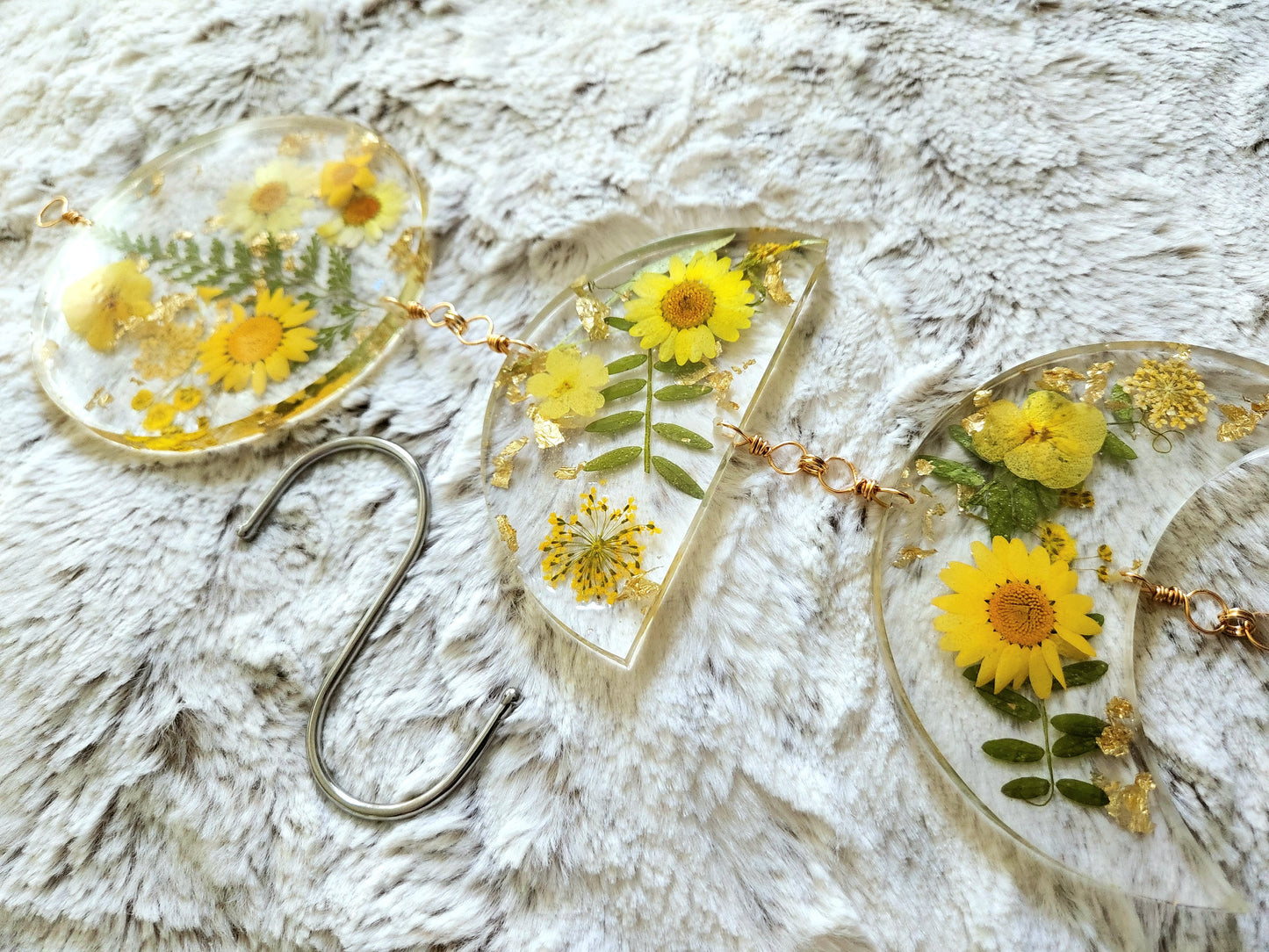 Floral moon phase hanger