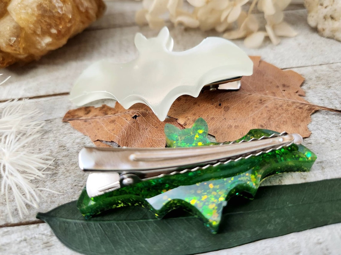 Glow bat hair clip set