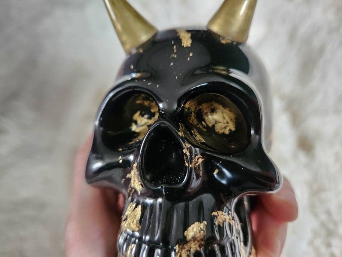 Goth Devil horn skull decor