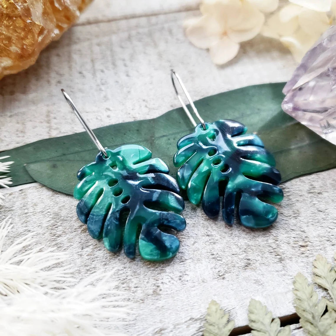 Monstera leaf earrings
