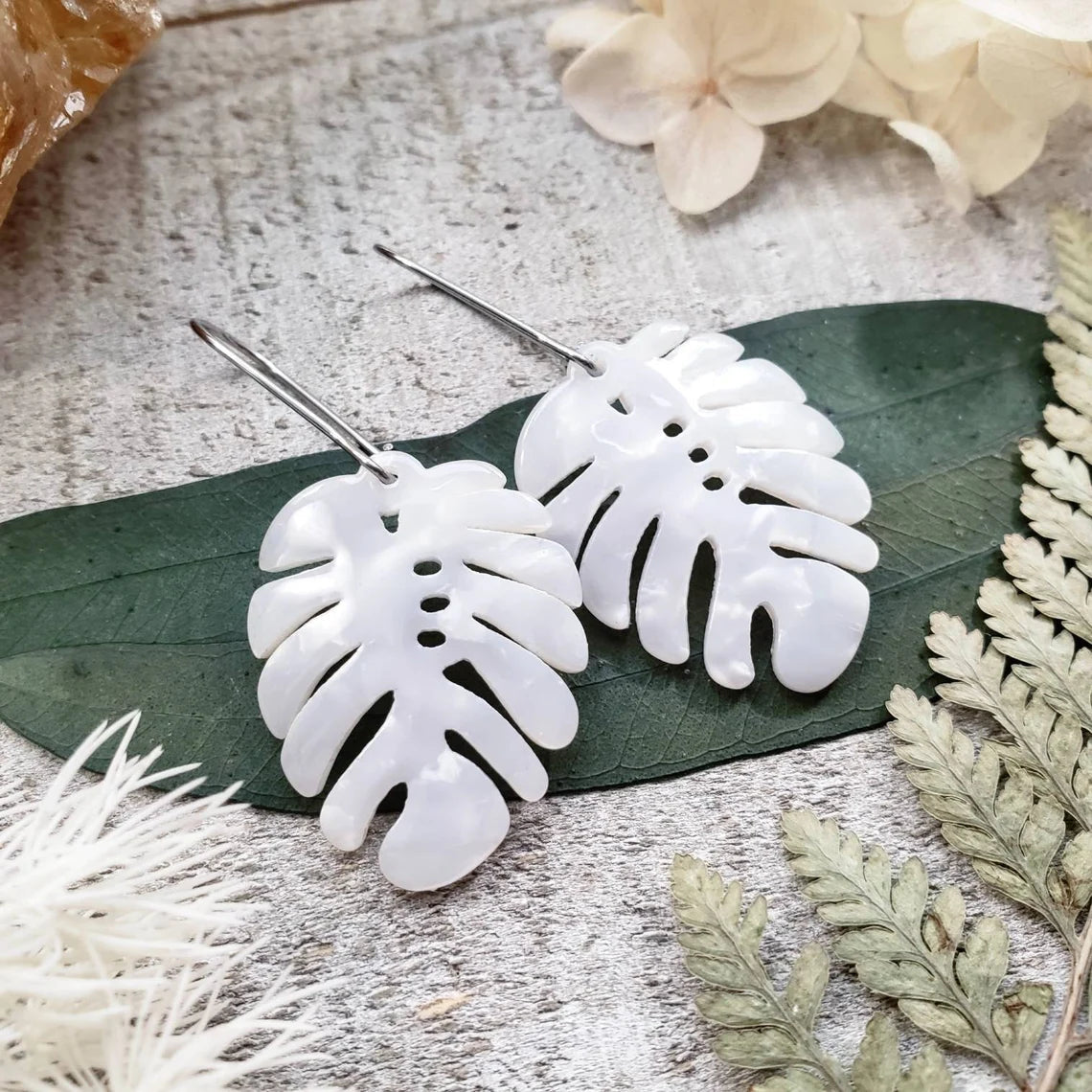 Monstera leaf earrings