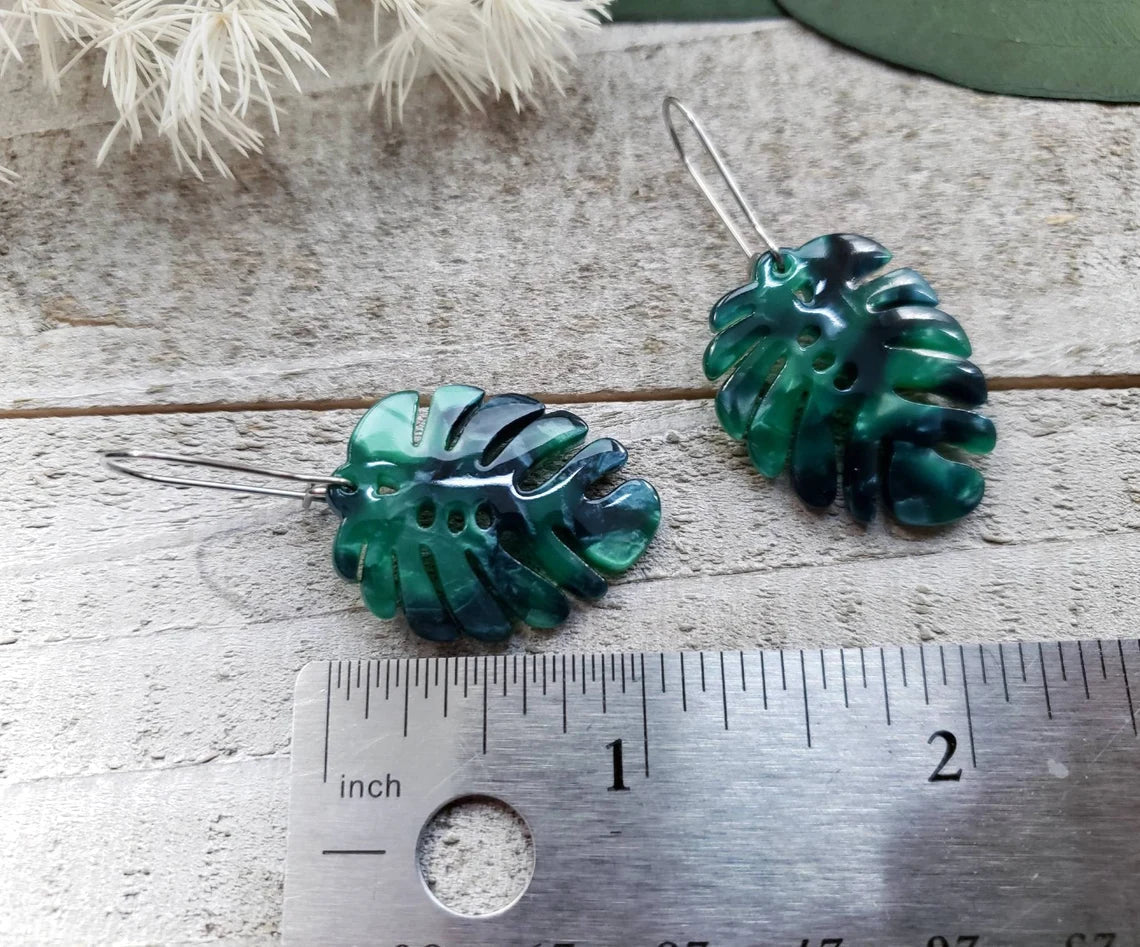 Monstera leaf earrings