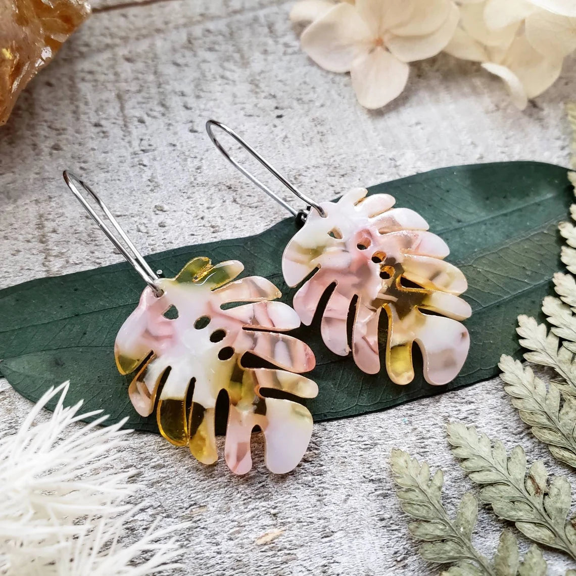 Monstera leaf earrings