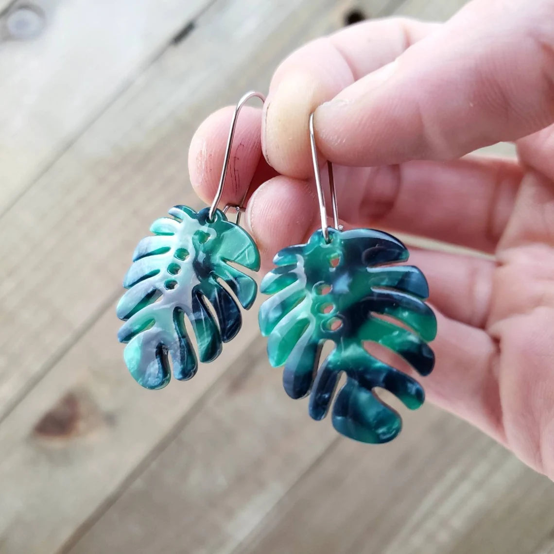 Monstera leaf earrings