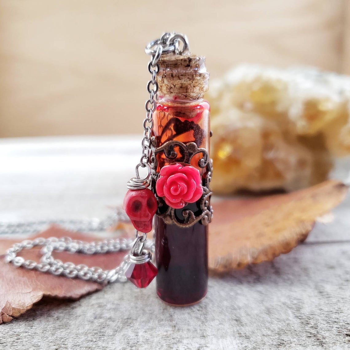 Vial for outlet blood necklace