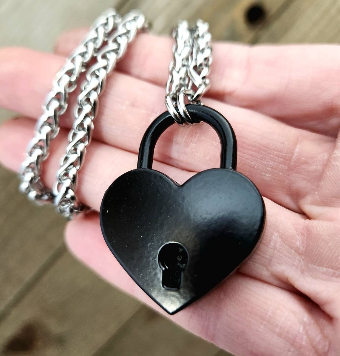 Locking heart sub collar